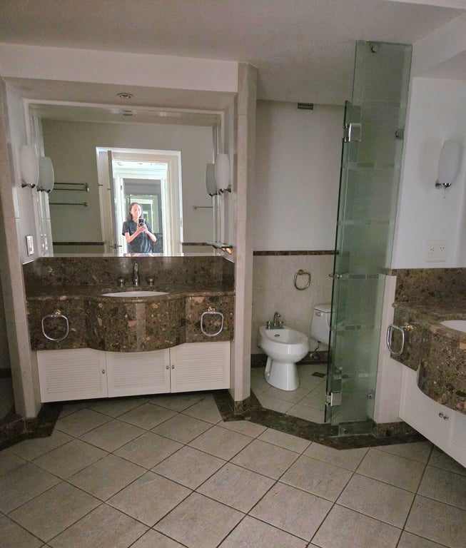 Own this Expansive Low Floor Unit Overlooking Manila Golf in One of the Most Exclusive Buildings in BGC — Taguig photo 8