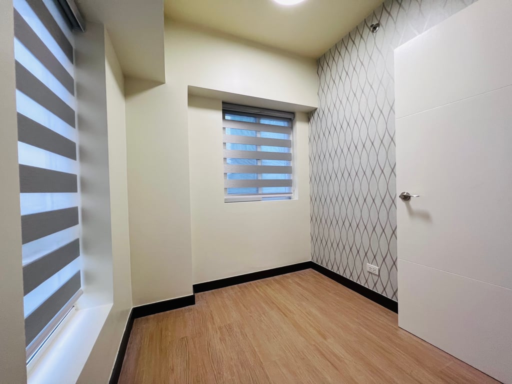 Atirum 2 Bedroom Corner End Unit with Skylight Brixton Place Kapitolyo Pasig DMCI Homes — Pasig photo 5