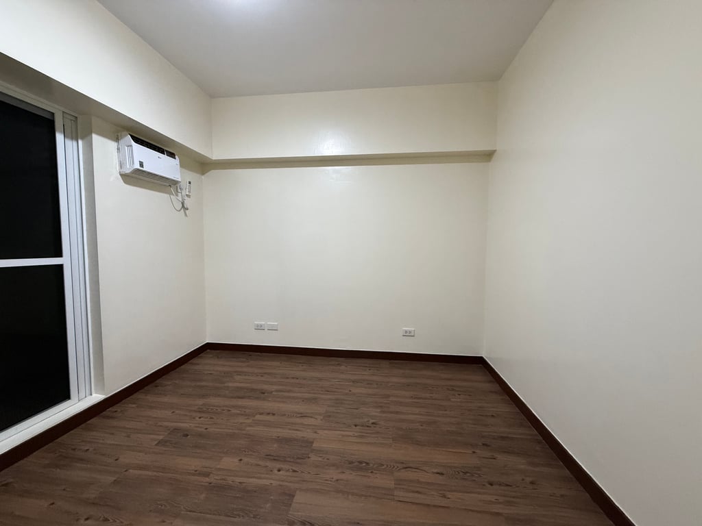 2BR Semi Furnished Torre de Mnila near Universities — Manila photo 10