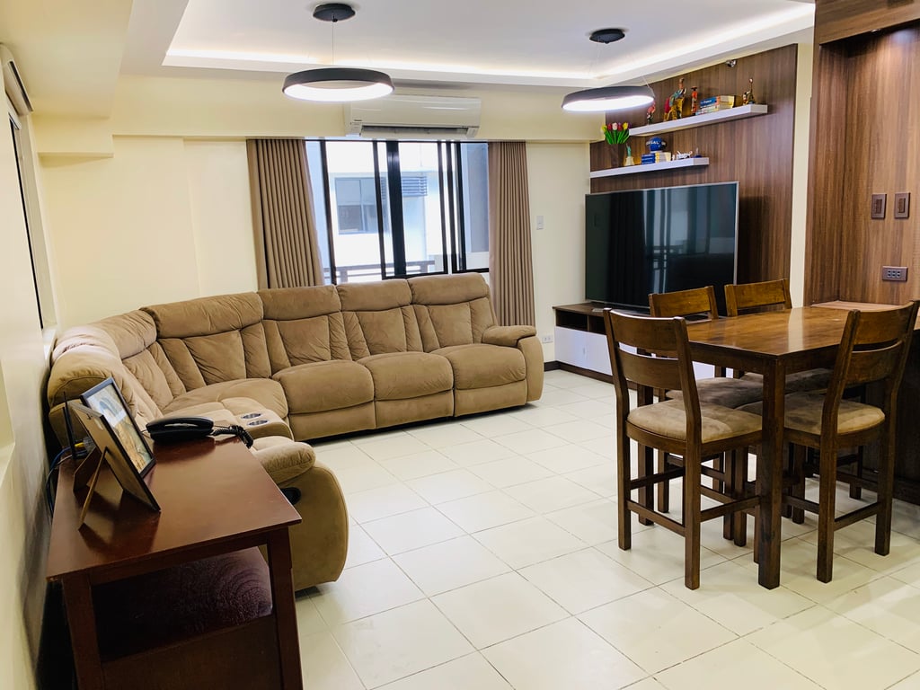 Most Desired 3BR Corner Unit for Sale in Levina Place Pasig with Parking — Pasig photo 2