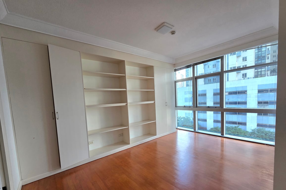 Own this Expansive Low Floor Unit Overlooking Manila Golf in One of the Most Exclusive Buildings in BGC — Taguig photo 9