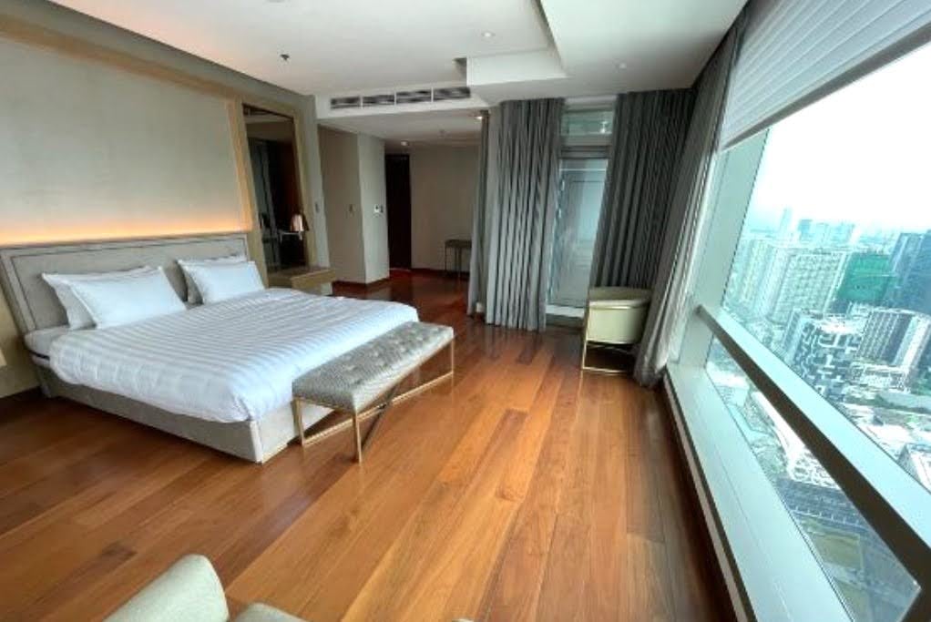 Live on top of the world in one of the biggest and most luxurious units in BGC — Taguig photo 6