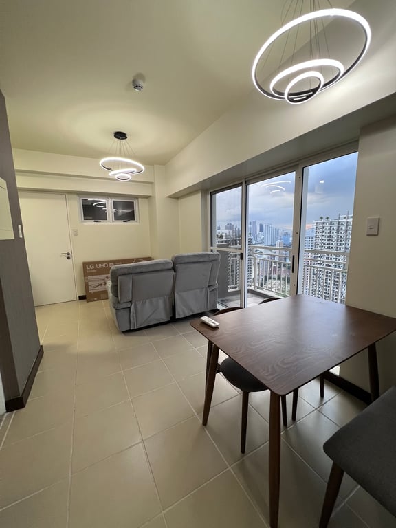 Atirum 2 Bedroom Corner End Unit with Skylight Brixton Place Kapitolyo Pasig DMCI Homes — Pasig photo 2