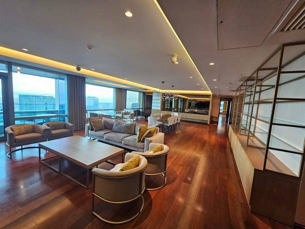 Live on top of the world in one of the biggest and most luxurious units in BGC