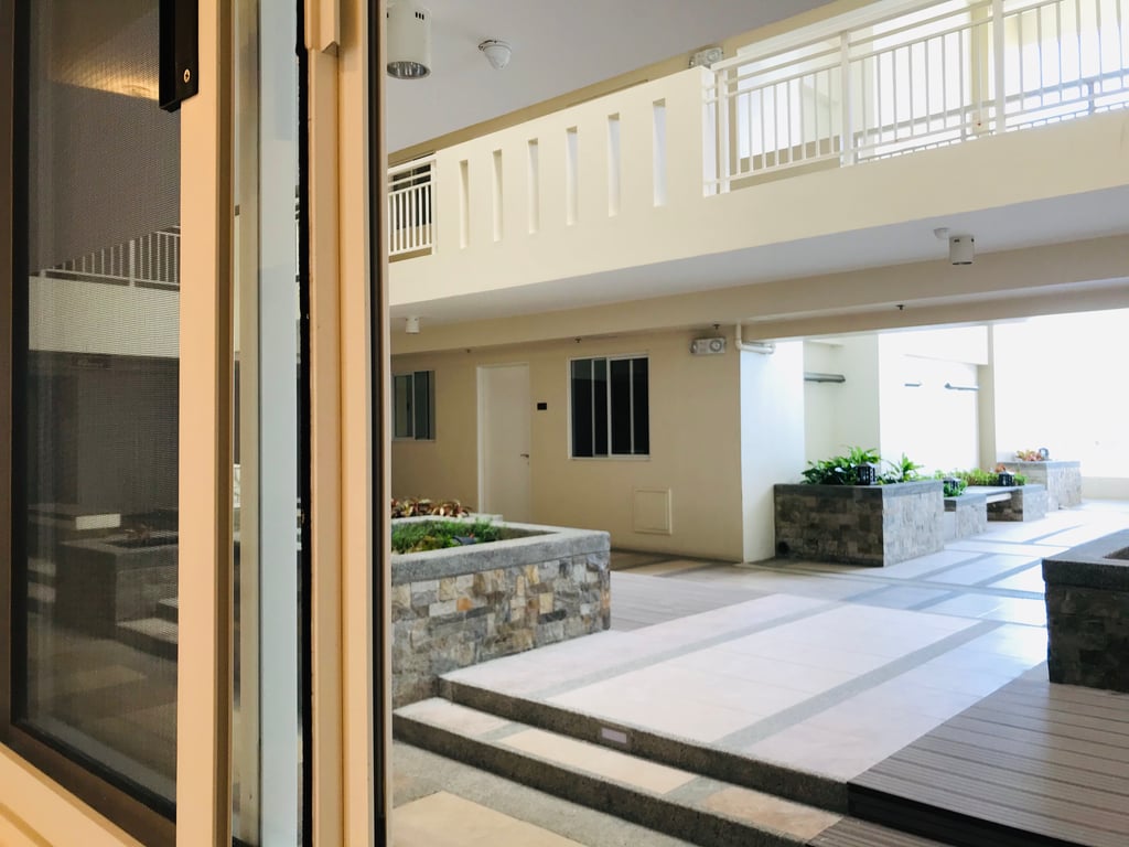For Sale: Rare 2BR Atrium Condo for Sale in Torre de Manila Facing Rizal Park | DMCI Homes — Manila photo 2