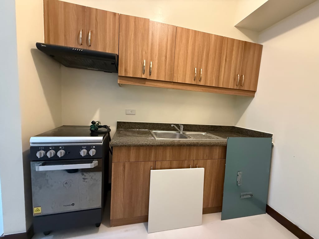 2BR Semi Furnished Torre de Mnila near Universities — Manila photo 4