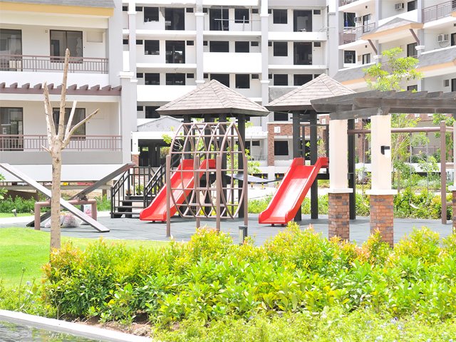 2BR Condo with Parking in Riverfront Residences Pasig | DMCI Homes | Murray Building