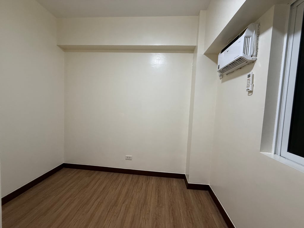 2BR Semi Furnished Torre de Mnila near Universities — Manila photo 9