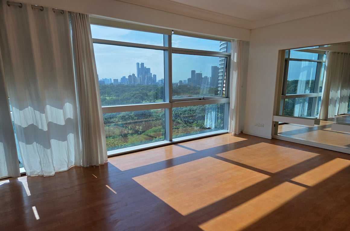 Own this Expansive Low Floor Unit Overlooking Manila Golf in One of the Most Exclusive Buildings in BGC — Taguig photo 7