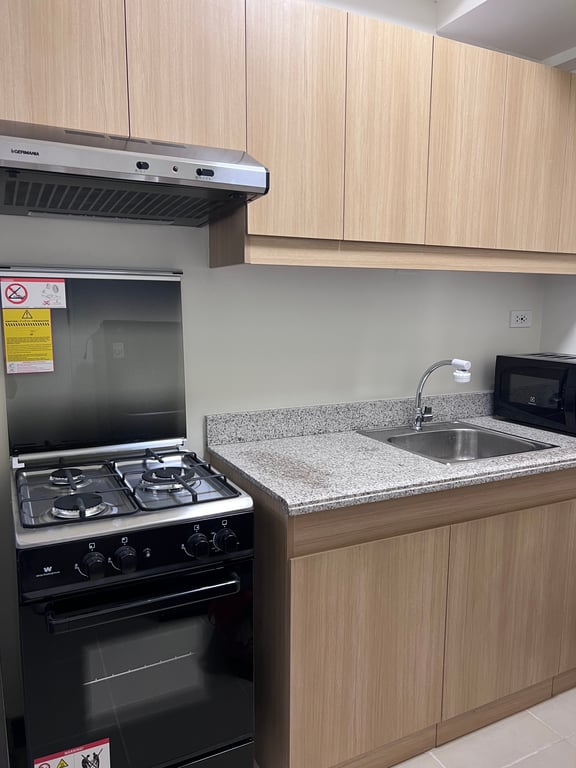 Atirum 2 Bedroom Corner End Unit with Skylight Brixton Place Kapitolyo Pasig DMCI Homes — Pasig photo 9
