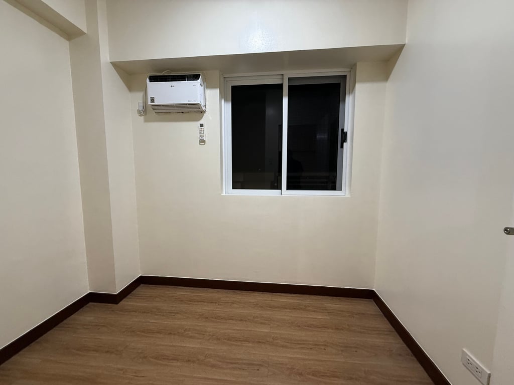 2BR Semi Furnished Torre de Mnila near Universities — Manila photo 7