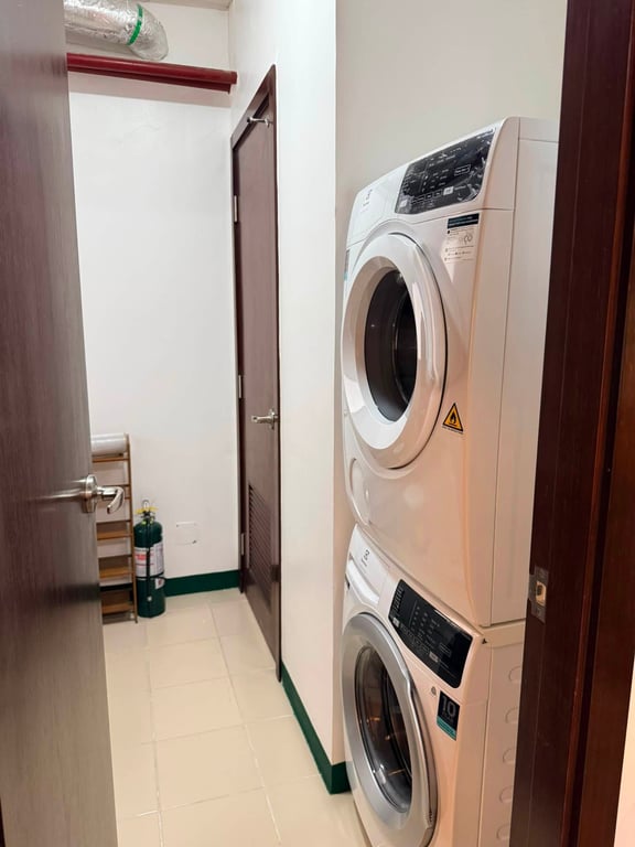 Three Bedroom Living at the Center of High Street BGC — Taguig photo 6