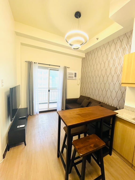 Spacious 1 Bedroom Penthouse Unit Brixton Place Weston Tower DMCI Homes Kapitolyo Pasig City