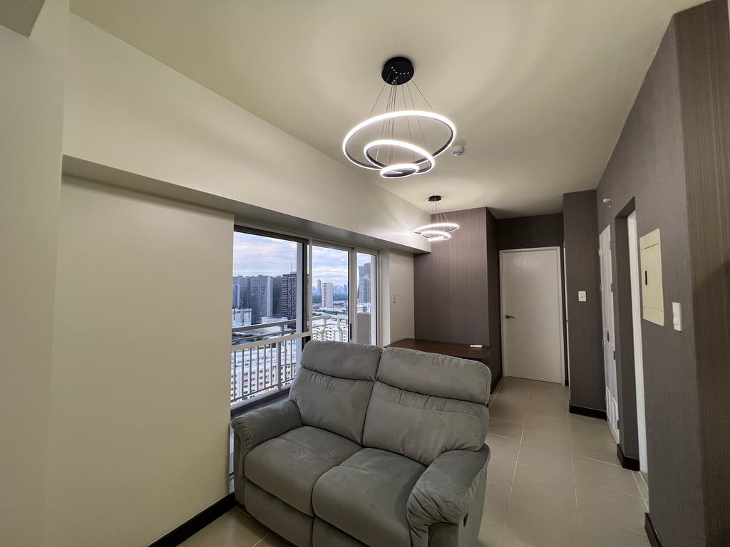 Atirum 2 Bedroom Corner End Unit with Skylight Brixton Place Kapitolyo Pasig DMCI Homes — Pasig photo 4