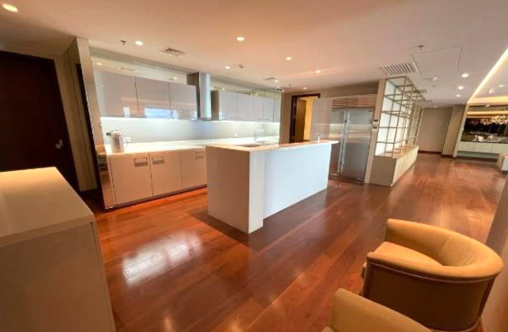 Live on top of the world in one of the biggest and most luxurious units in BGC — Taguig photo 3