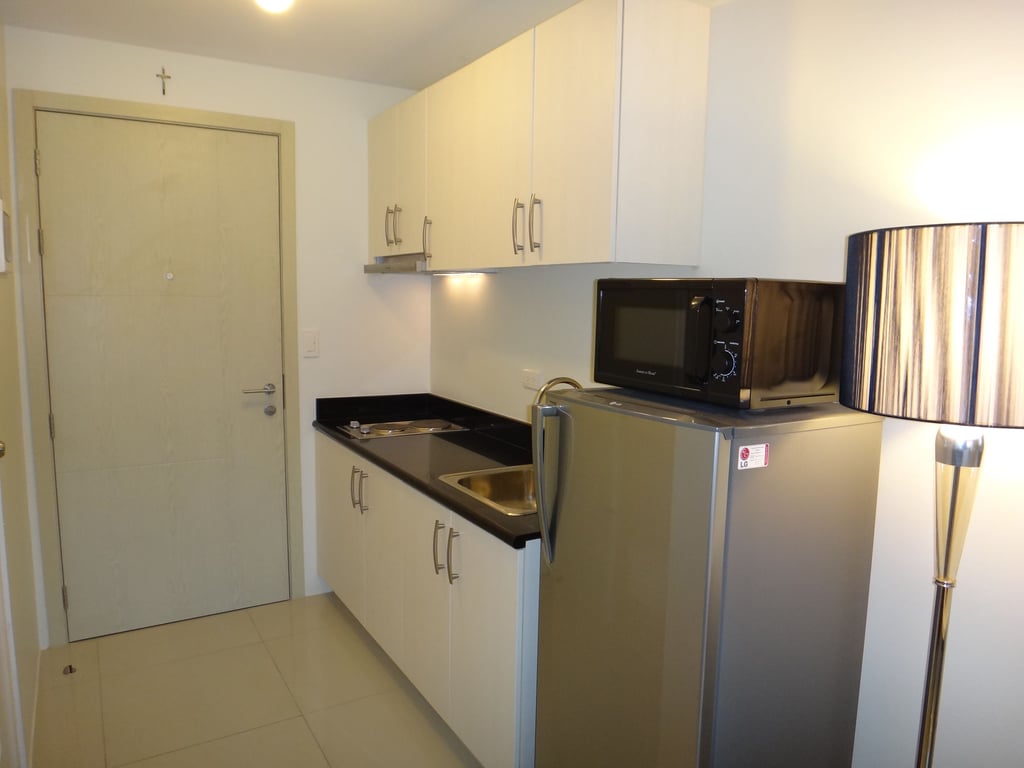 Furnished Studio with Balcony for Rent in SMDC Jazz Residences Makati CBD — Makati photo 2