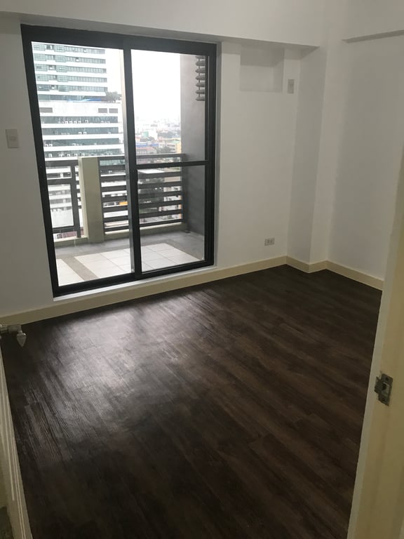 2BR Flair Towers for Sale with Balcony DMCI Homes Mandaluyong — Mandaluyong photo 5