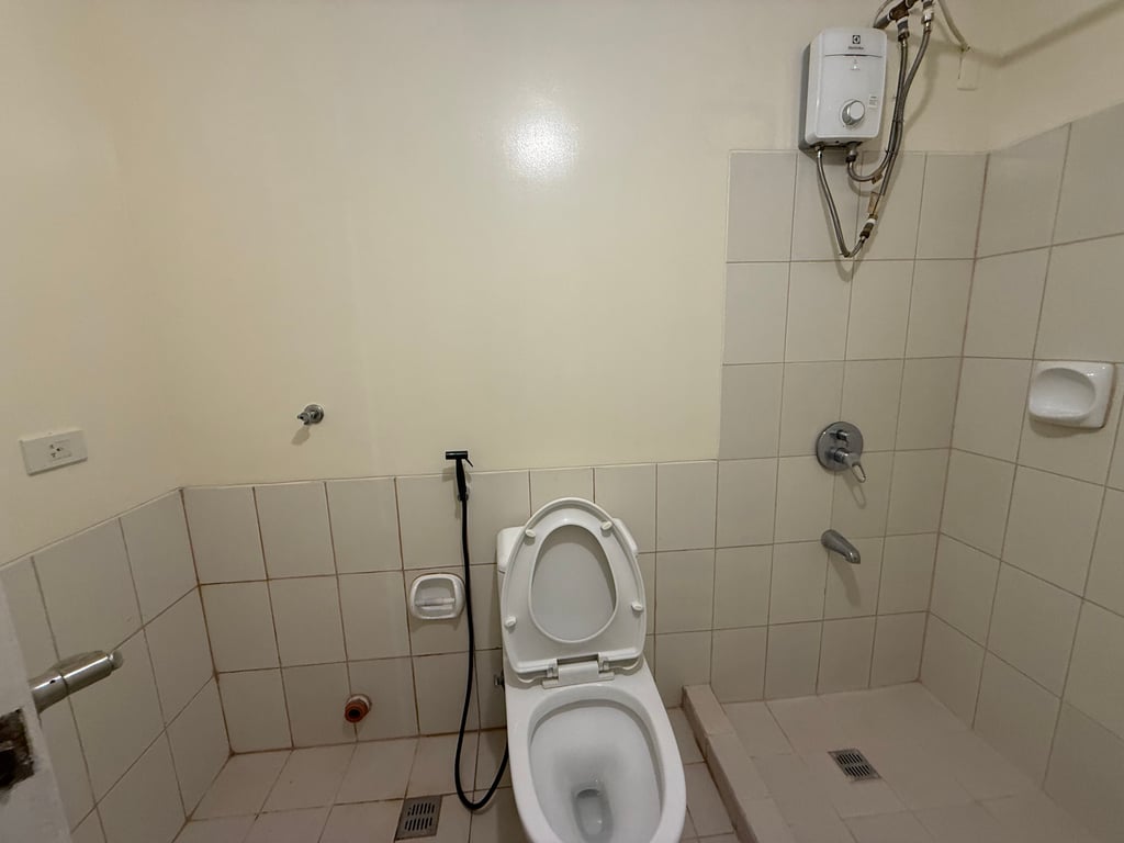 2BR Semi Furnished Torre de Mnila near Universities — Manila photo 6