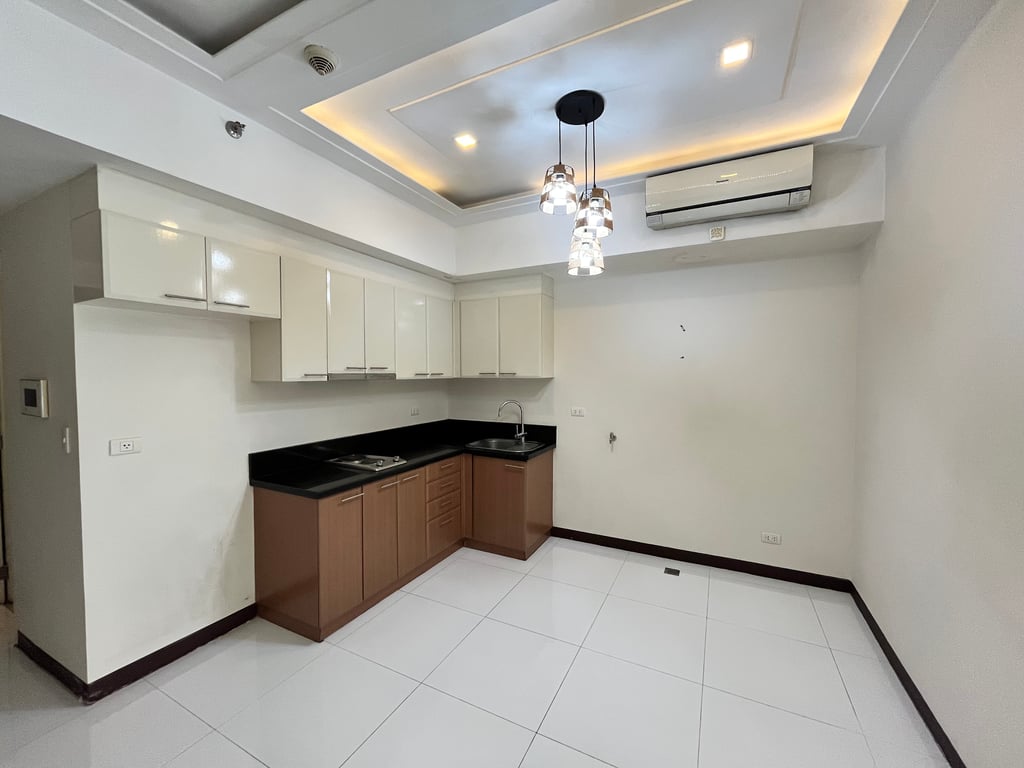 Studio Converted to 1-BR with Balcony | Venice Luxury Residences, McKinley Hill — Taguig photo 2