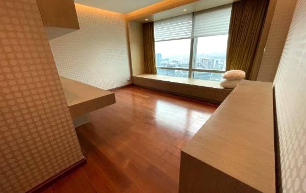 Live on top of the world in one of the biggest and most luxurious units in BGC — Taguig photo 10