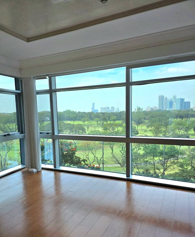 Own this Expansive Low Floor Unit Overlooking Manila Golf in One of the Most Exclusive Buildings in BGC — Taguig photo 5