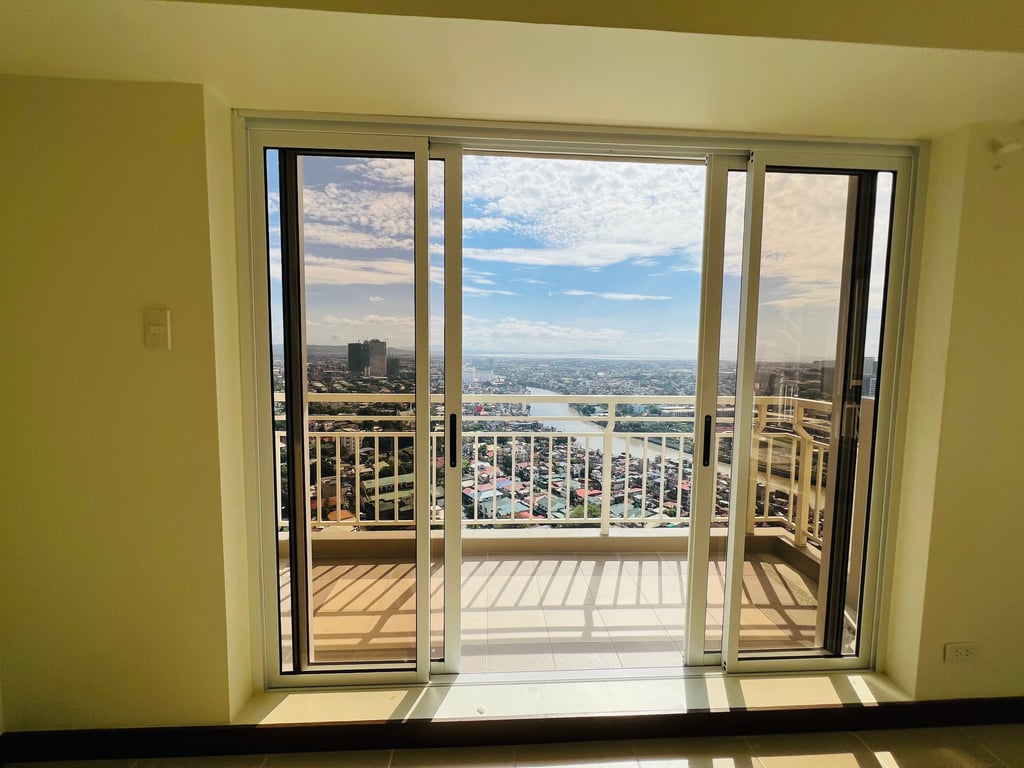 3 Bedroom Corner Unit with Panoramic view Brixton Place DMCI Homes Kapitolyo Pasig near BGC — Pasig photo 2