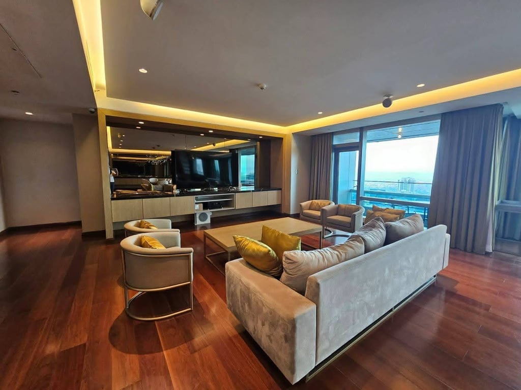 Live on top of the world in one of the biggest and most luxurious units in BGC — Taguig photo 2