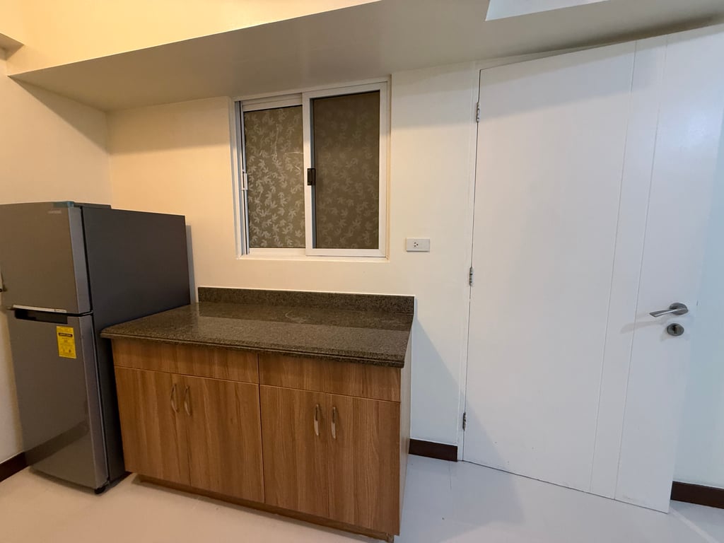 2BR Semi Furnished Torre de Mnila near Universities — Manila photo 3