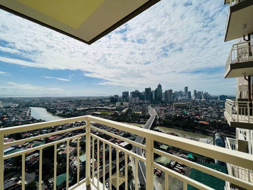 3 Bedroom Corner Unit with Panoramic view Brixton Place DMCI Homes Kapitolyo Pasig near BGC — Pasig photo 9