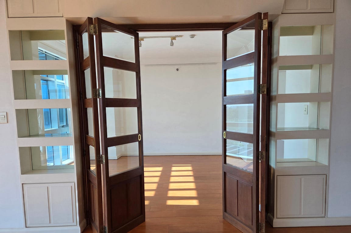 Own this Expansive Low Floor Unit Overlooking Manila Golf in One of the Most Exclusive Buildings in BGC — Taguig photo 10