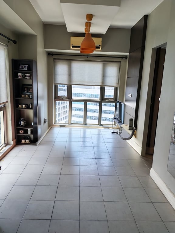 1 BR Condo unit for Lease at Forbeswood Parklane