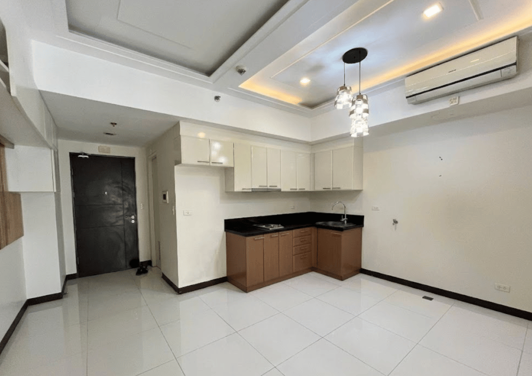 Studio Converted to 1-BR with Balcony | Venice Luxury Residences, McKinley Hill — Taguig photo 4
