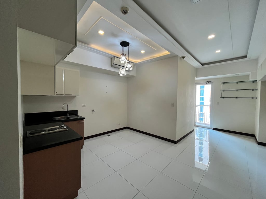 Studio Converted to 1-BR with Balcony | Venice Luxury Residences, McKinley Hill