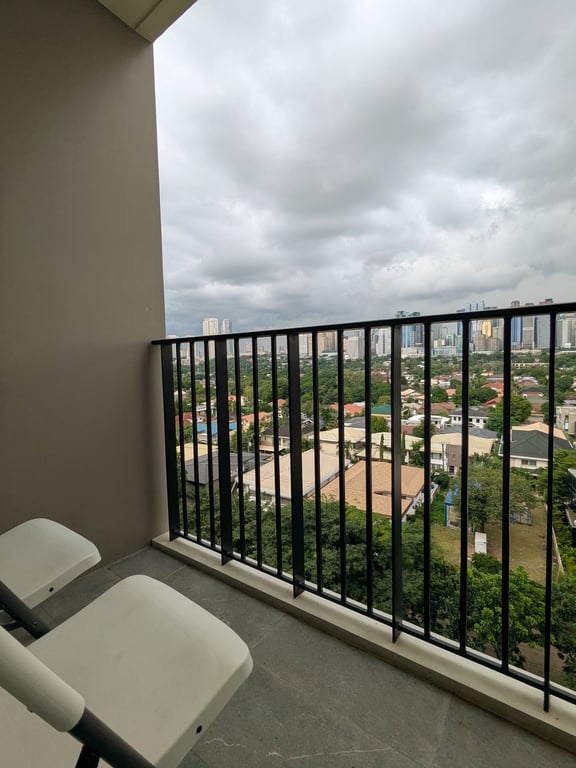 Low Floor and Airy Residence with the Metro's Conveniences for the College Medicine and Interior Design Students — Pasig photo 6