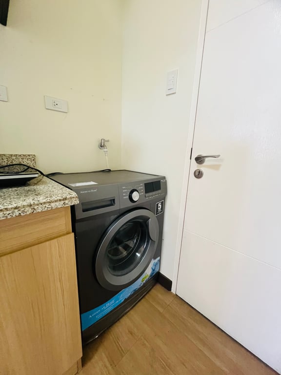 Rare Big Cut 1BR Condo with Balcony n Brixton Place  DMCI Homes Kapitolyo Pasig near BGC photo 3