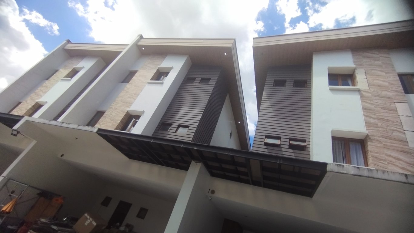 23 Acacia Street New Manila Detached Home in Exclusive 5-Unit Compound