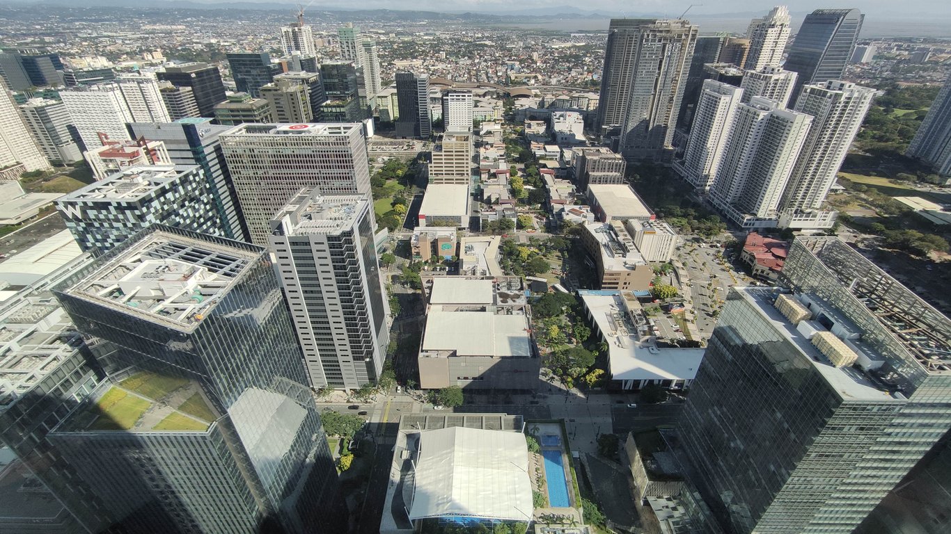 Live on top of the world in one of the biggest and most luxurious units in BGC — Taguig photo 5