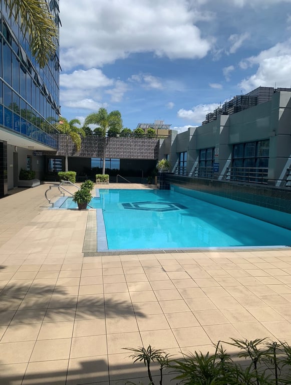 Spacious 56sqm 1BR with Balcony & Parking at Malayan Plaza, Ortigas — Pasig photo 7