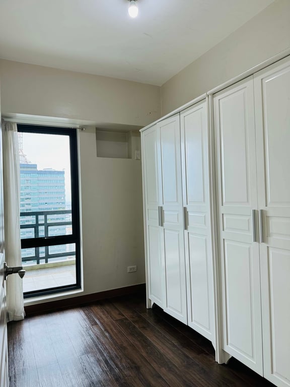 2BR Lower Penthouse Condo with Balcony at Flair Towers Mandaluyong DMCI Homes — Mandaluyong photo 5