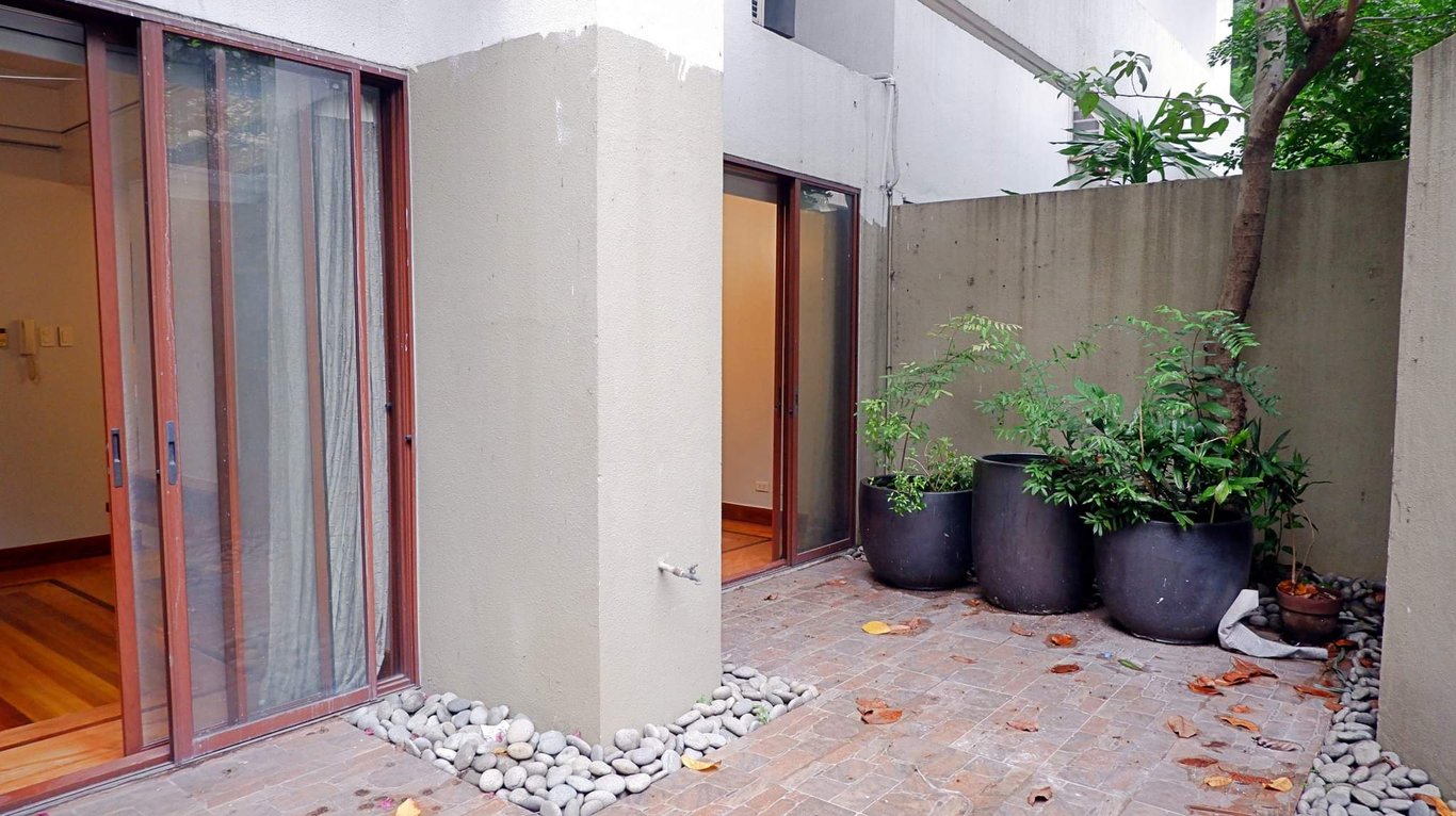 Rare Garden Unit Ground Floor in Prestigious One Salcedo Place — Makati photo 4