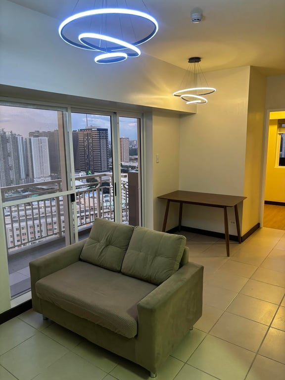 2BR Corner Atrium Unit for Sale in Brixton Place Kapitolyo Pasig near BGC - DMCI Homes — Pasig photo 2