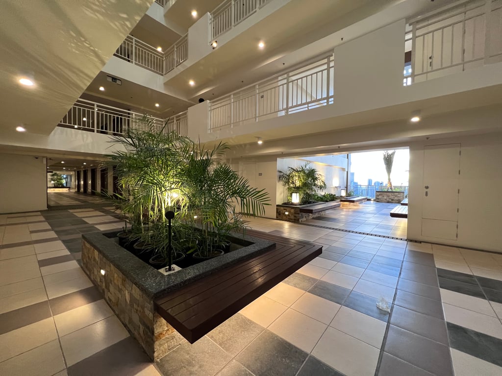 Atirum 2 Bedroom Corner End Unit with Skylight Brixton Place Kapitolyo Pasig DMCI Homes — Pasig photo 7