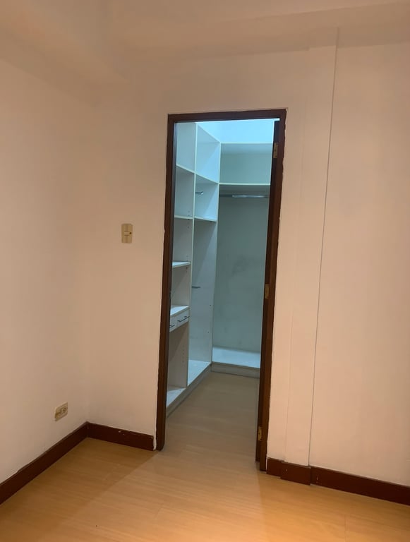 Spacious 56sqm 1BR with Balcony & Parking at Malayan Plaza, Ortigas — Pasig photo 3