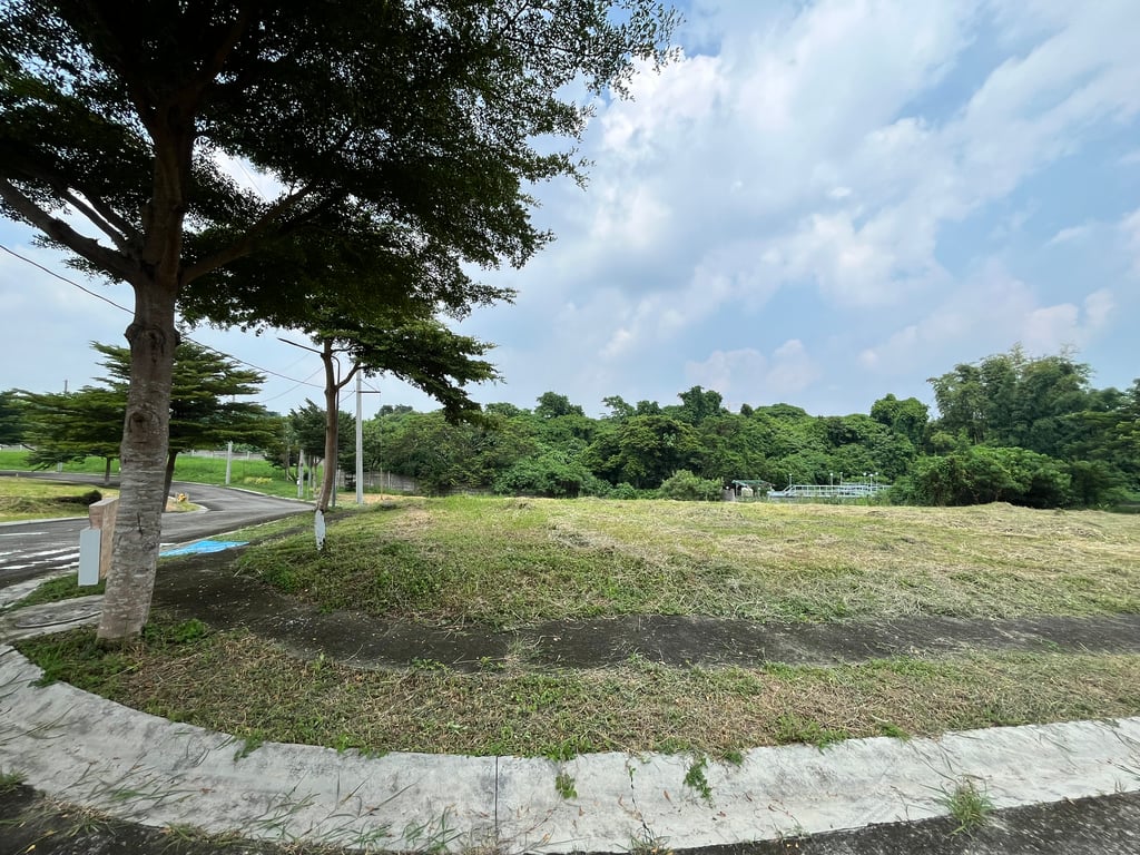 Prime 345 sqm Corner Lot for Sale in Racha Mansions, South Forbes (Near Nuvali) — Silang photo 8