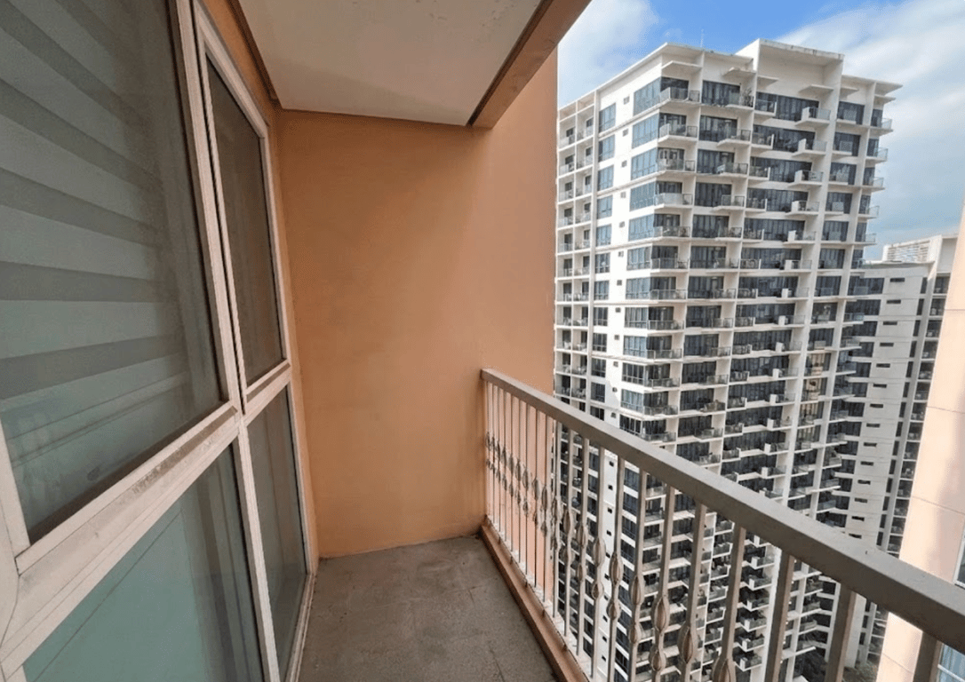 Studio Converted to 1-BR with Balcony | Venice Luxury Residences, McKinley Hill — Taguig photo 5