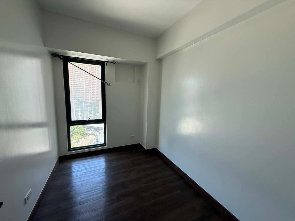 2BR Condo Flair Towers South Tower Mandaluyong DMCI Homes — Mandaluyong photo 2