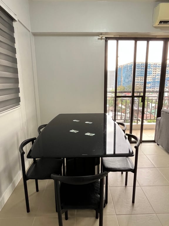 2 Bedroom End Unit for Sale in Arista Place Parañaque — Parañaque photo 5