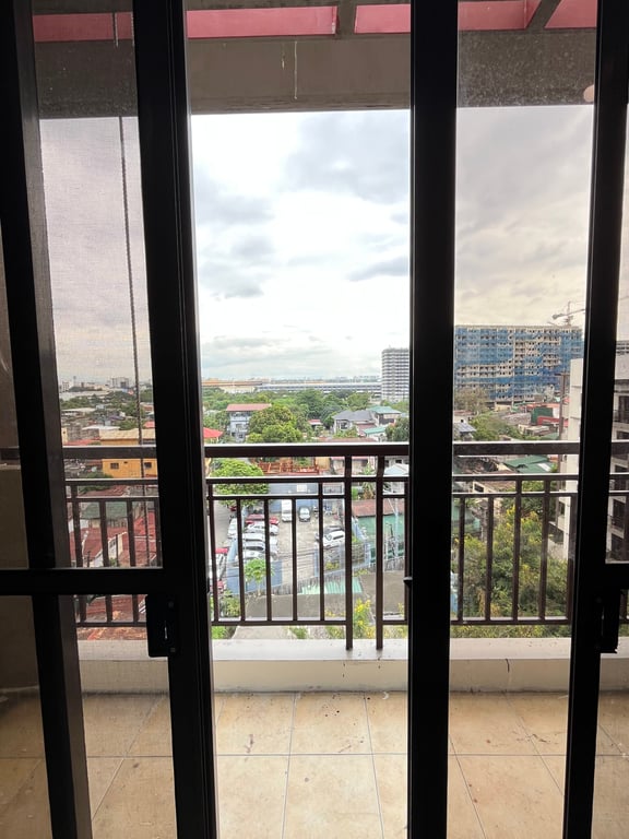2 Bedroom End Unit for Sale in Arista Place Parañaque — Parañaque photo 9