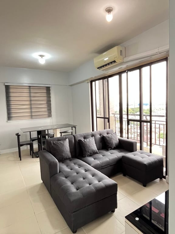 2 Bedroom End Unit for Sale in Arista Place Parañaque