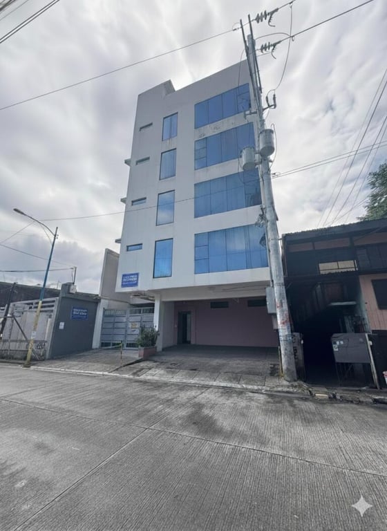 FOR SALE! Prime Office Building in Mandaluyong!